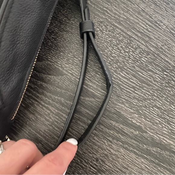 RARE Henri Bendel cross body Fanny pack - Picture 8 of 8